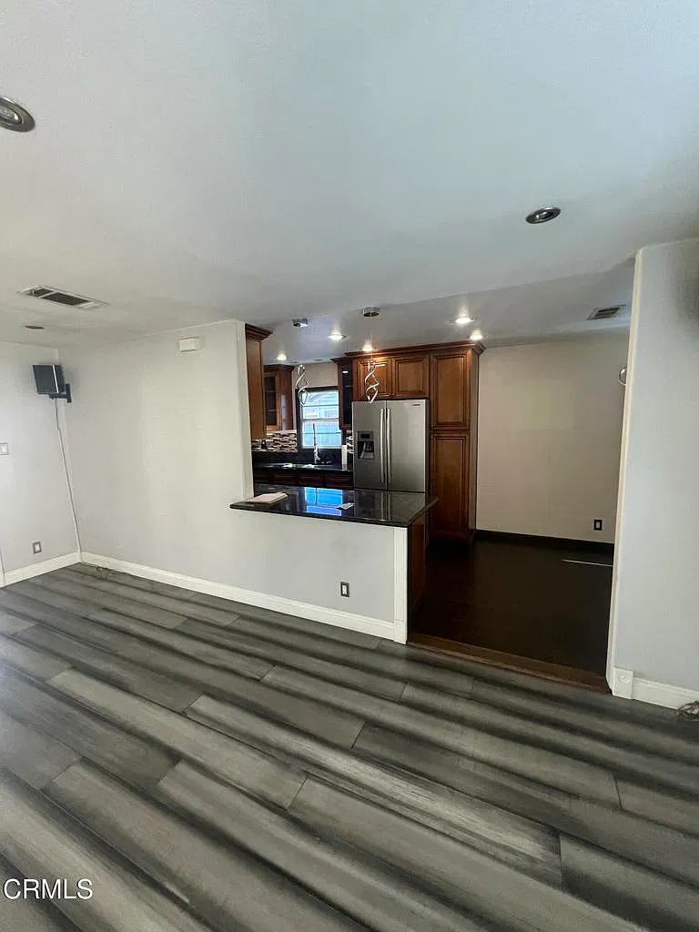 2 bed, 1.0 bath, 841 sqft, $2,700 — Photo 3
