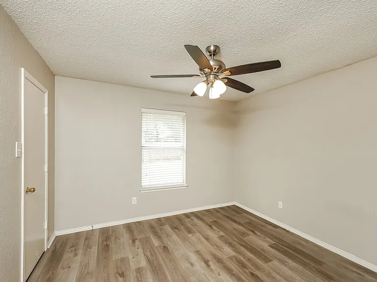 1223 Reeves Ln — Photo 14