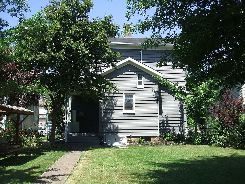 2nd image of 914 4th Ave