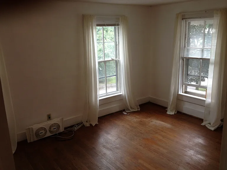 207 Linn St #2 — Photo 14