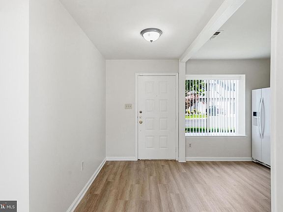 4th image of 905 Chesterwood Ct
