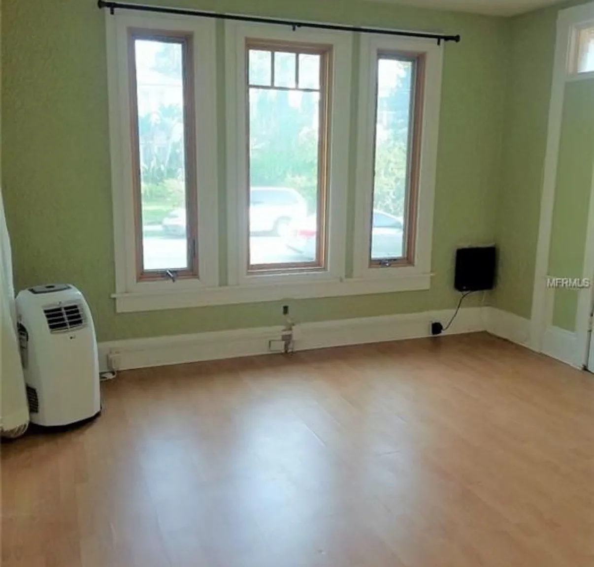 Studio, 800 sqft, $950 — Photo 2