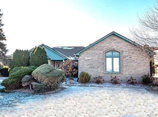 42777 Flis Dr, Sterling Heights, MI 48314
