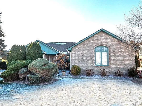 42777 Flis Dr, Sterling Heights, MI 48314