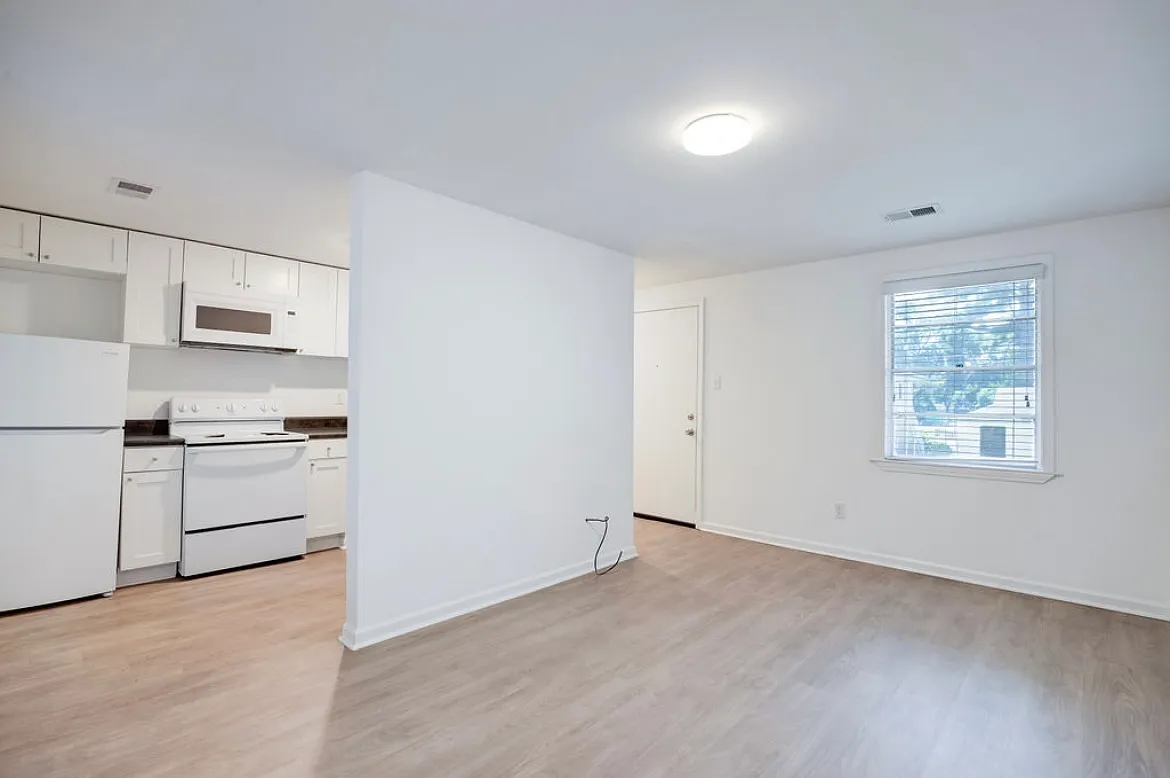 1 bed, $995 — Photo 1