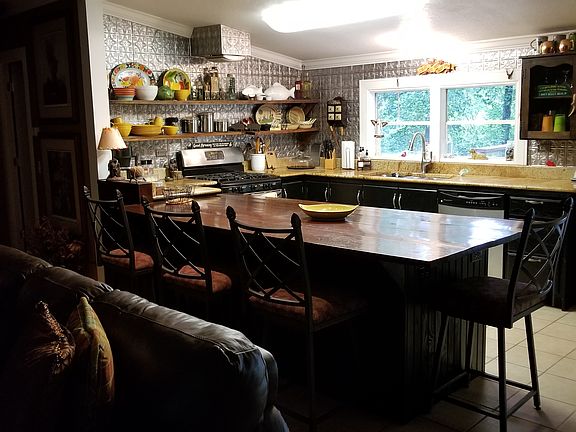 4th image of 243 Birdsong Ln