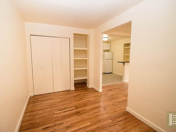 4th image of 507 E 6th St APT 4F