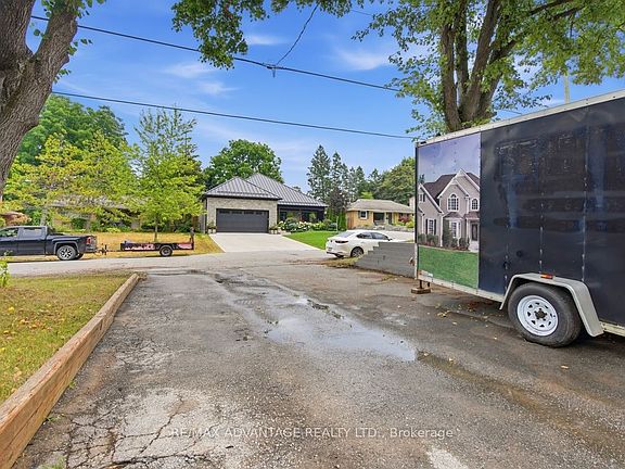 2nd image of 367 Brock St