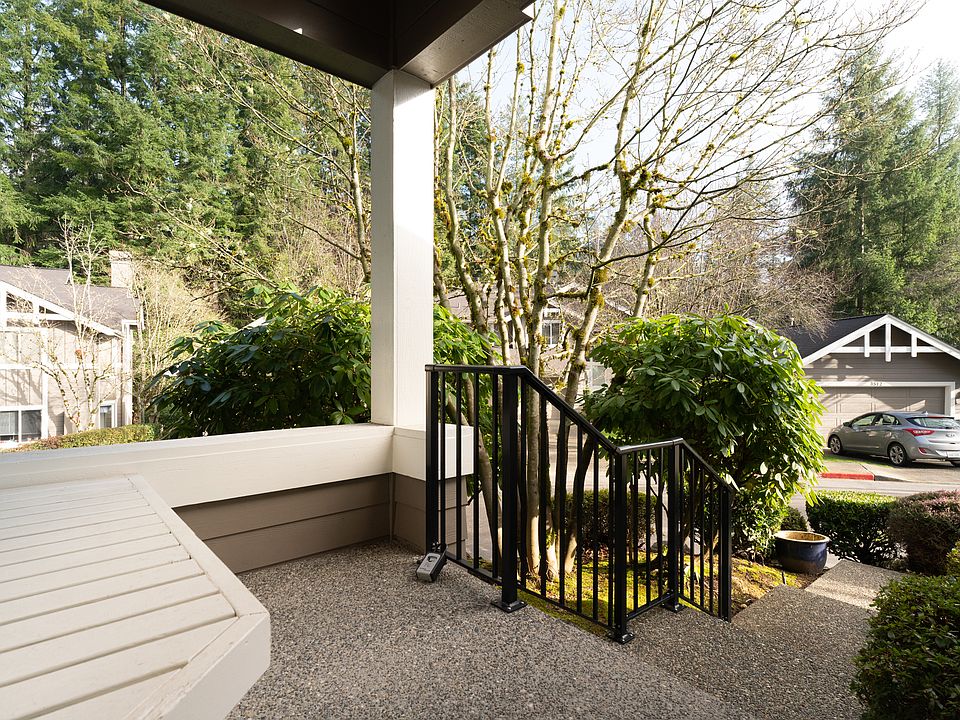 Front Entrance Sitting Area