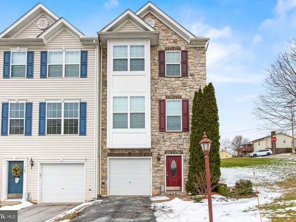 353 W Chestnut St, Dallastown, PA 17313