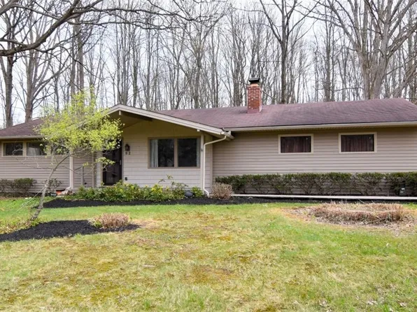 62 W Bel Meadow Ln, Chagrin Falls, OH 44022