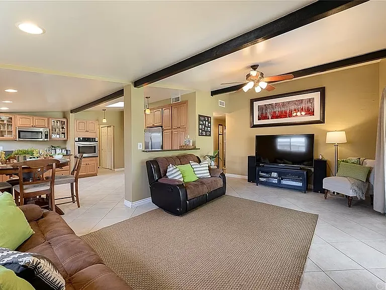 712 N Mountain View Pl — Photo 12