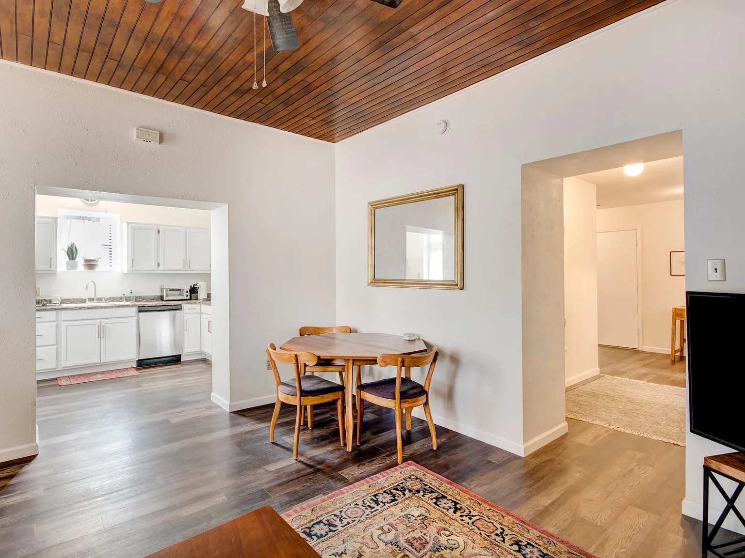 423 Pacific Ave SW — Photo 3