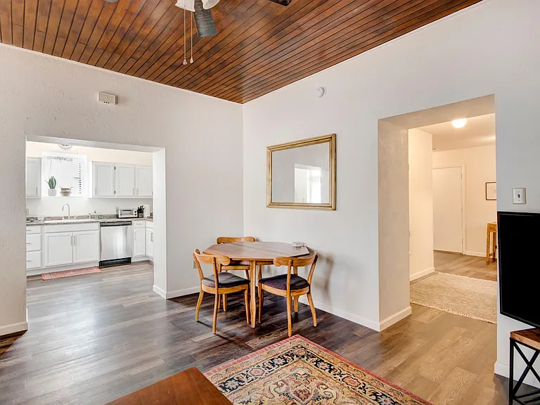 423 Pacific Ave SW — Photo 3