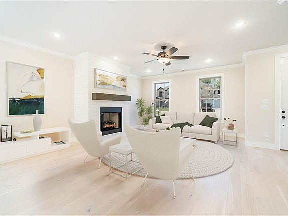 3rd image of 1313 Park St