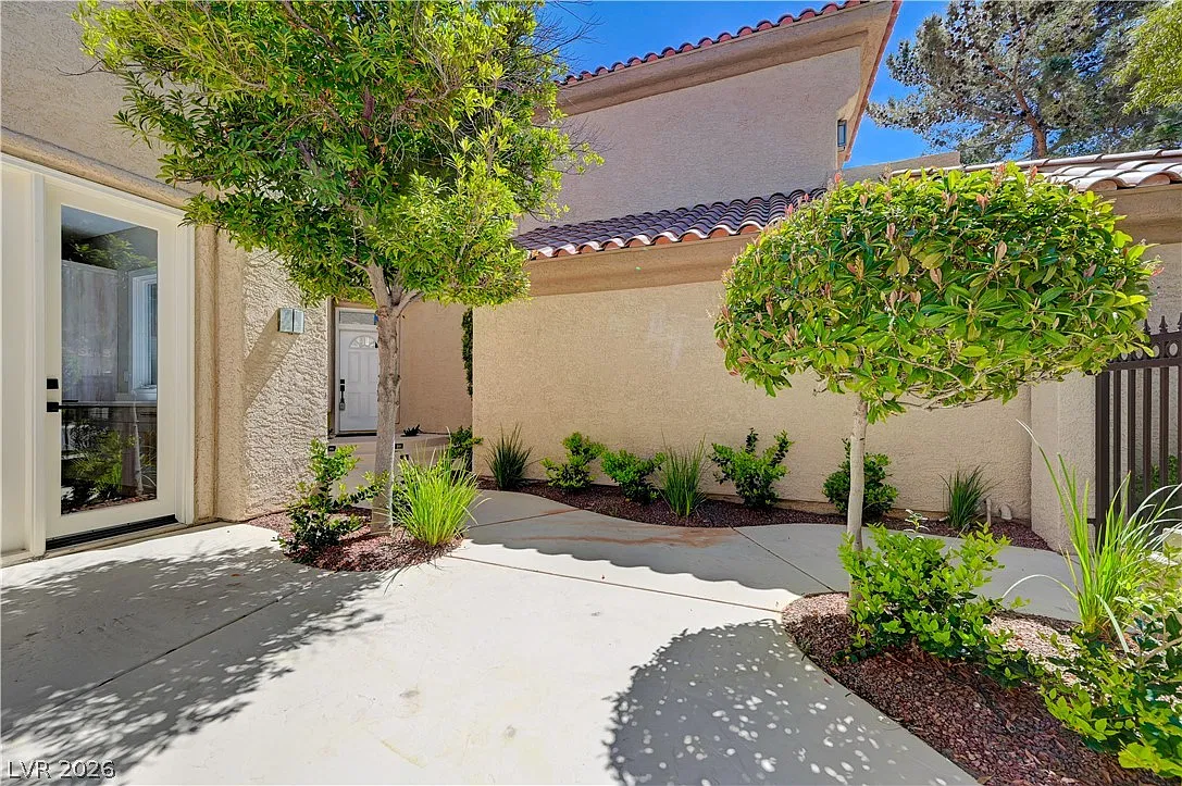4 bed, 3.0 bath, 3507 sqft, $7,899 — Photo 3
