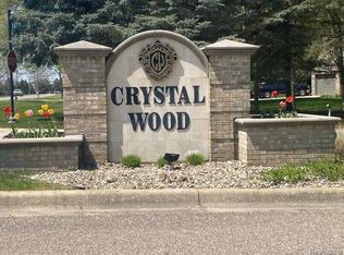 21 Crystal Wood Trl, Flushing, MI 48433