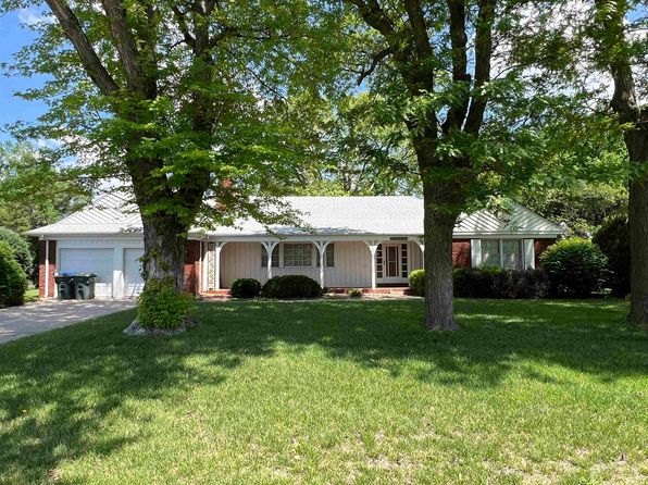 2104 Crescent Dr, Dodge City, KS 67801