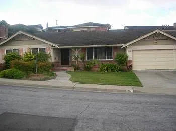 2241 Lakeview Dr photo 1