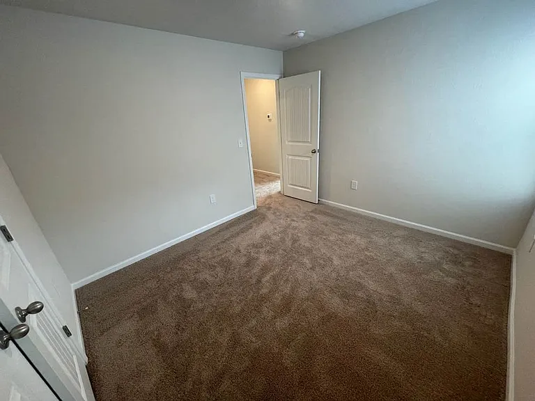 521 Hawley St — Photo 24