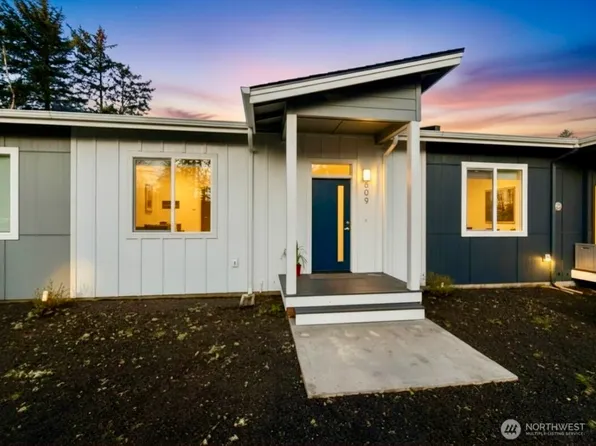 609 Sunset Avenue NE, Ocean Shores, WA 98569