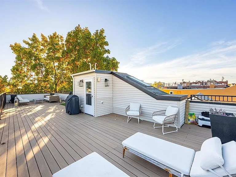 25 Waverly St #2 — Photo 3