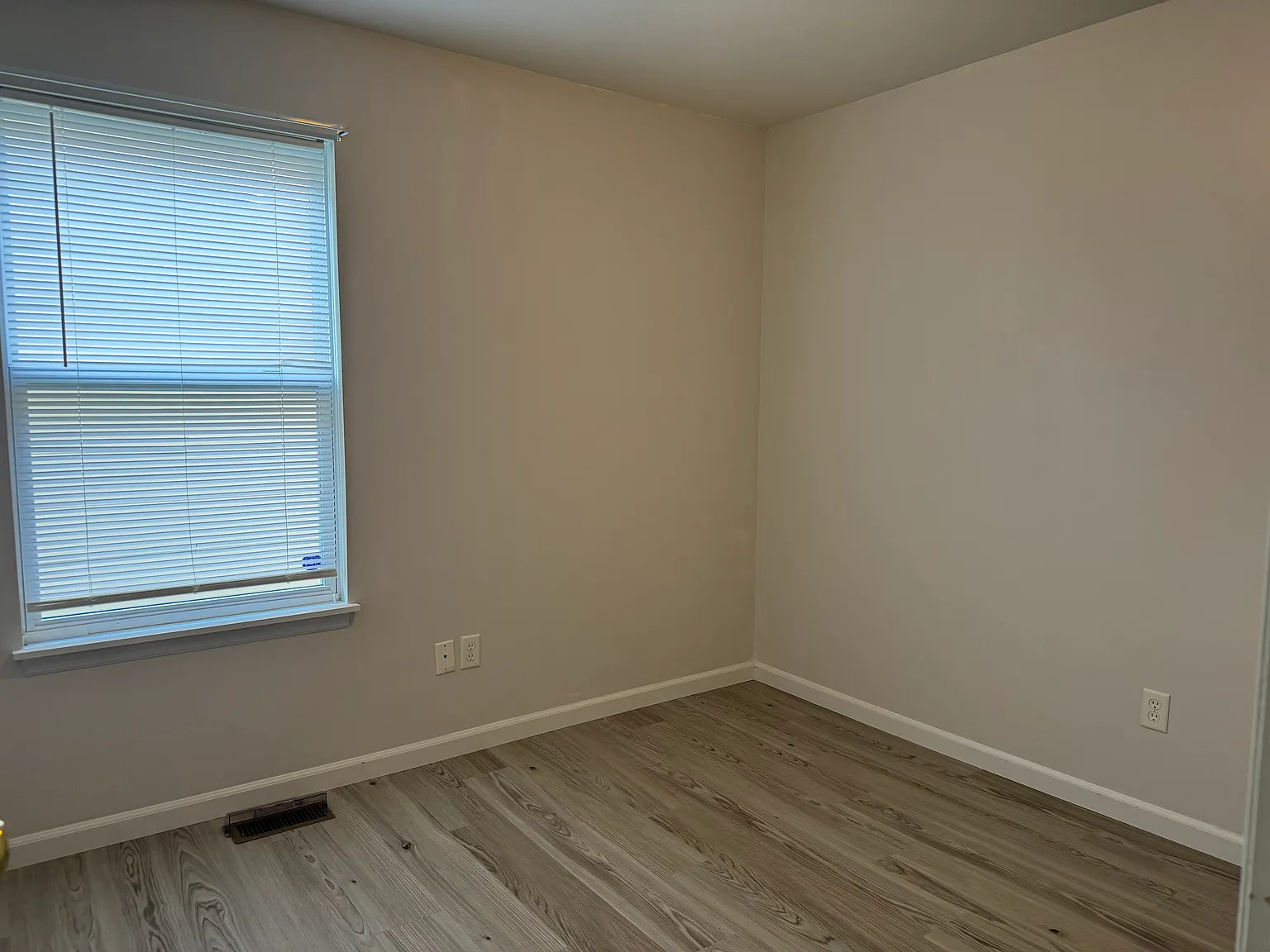 3 bed, 2258 sqft, $2,200 — Photo 4