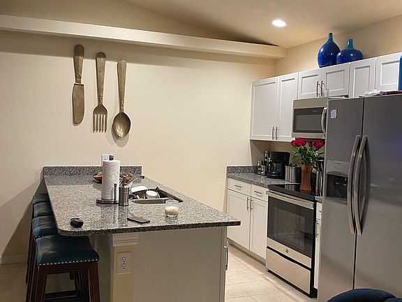 4th image of 627 SE 24th St #627