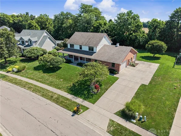 1082 Roger Scott Dr, Bellbrook, OH 45305