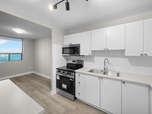 2170 Sherobee Rd, Mississauga, ON