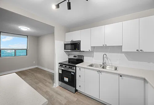 Floor plan Large 2 Bedroom in Central Mississauga 2 Bed 1 Bat