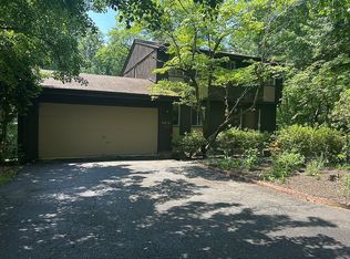 8916 Footstep Ct, Annandale, VA 22003