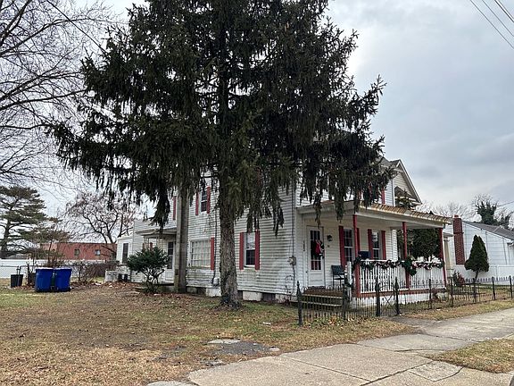 3rd image of 103 Cedar St