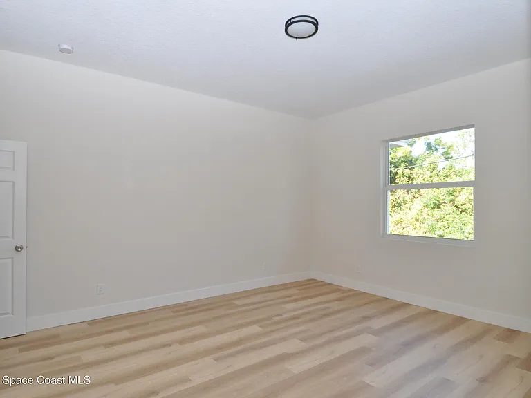 1043 Walden Blvd SE — Photo 17