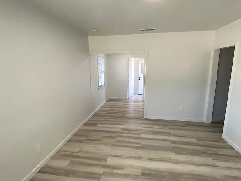 2427 E Villa St — Photo 3