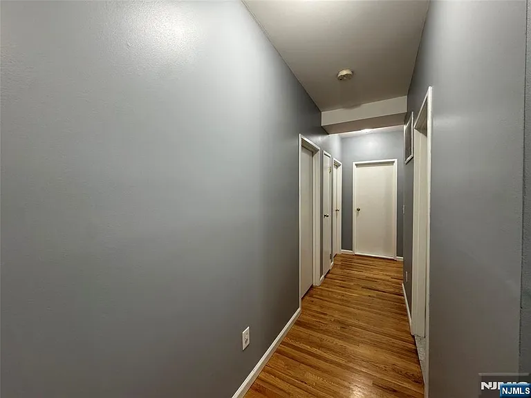 610 Devon St — Photo 16