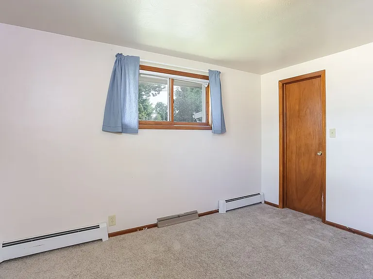 2408 Lake Dr — Photo 10