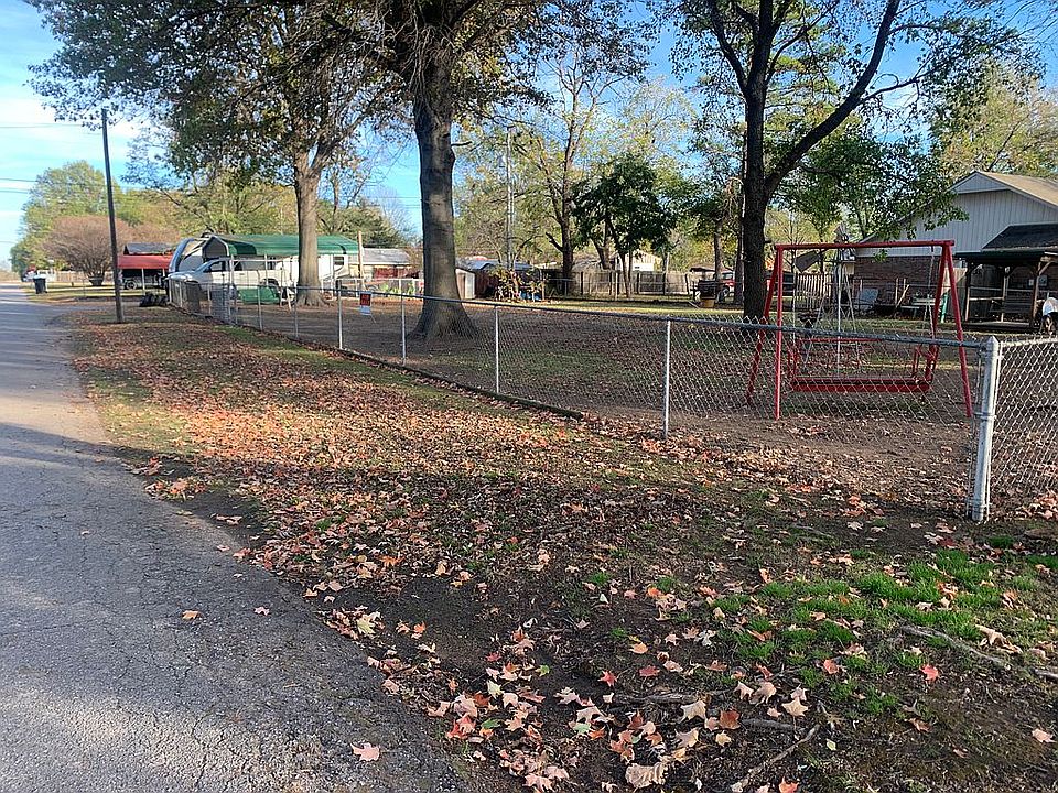 1st image of 319 E Pekin Ave
