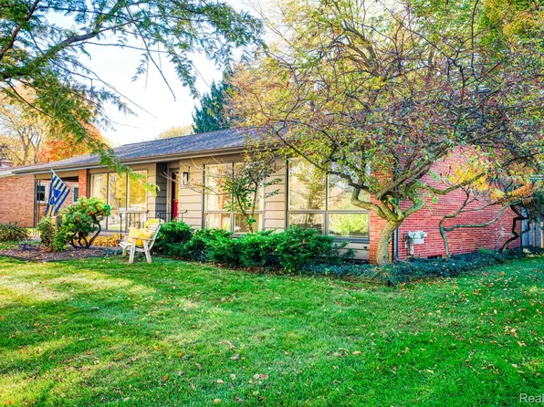 726 Devonshire Rd, Fowlerville, MI 48836