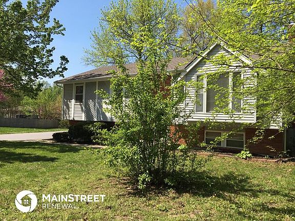 2nd image of 1701 S Speas Dr
