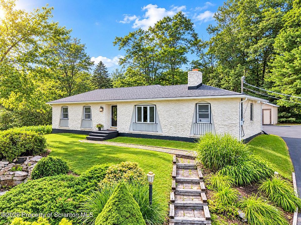 1st image of 604 Circle Dr