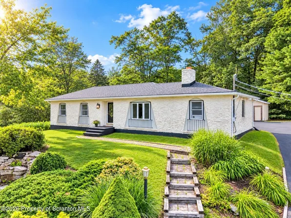 604 Circle Dr, Roaring Brook Twp, PA 18444