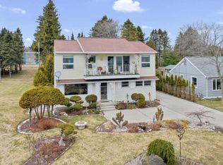 2922 Memorial Dr, Two Rivers, WI 54241