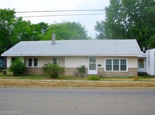 517 W Broadway St, Three Rivers, MI 49093