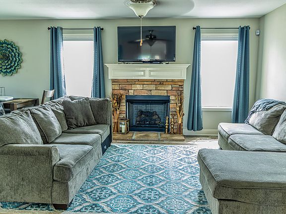 5th image of 719 Crestone Ln