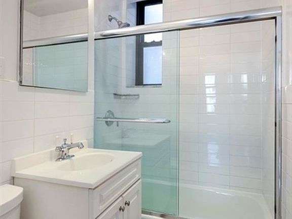 5th image of 150 W 47th St APT 3C