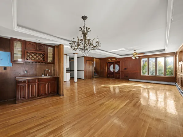 6660 Ridge Boulevard image 4 of 21