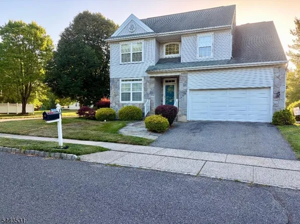 22 Village Square Dr, Union Twp., NJ 08802