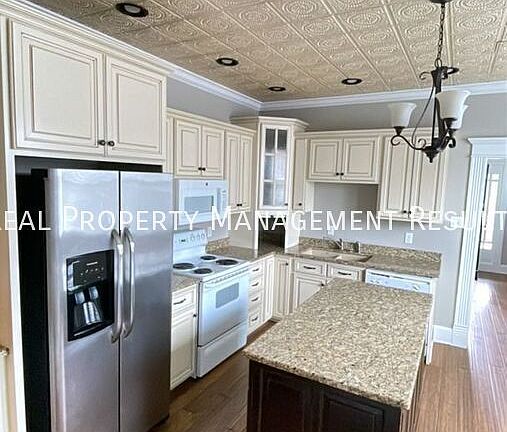3rd image of 1623 Lincoln Ave #A