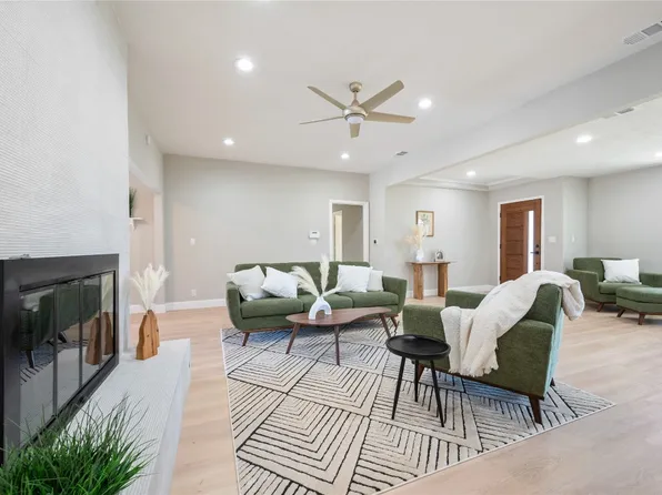 1617 Northland St, Carrollton, TX 75006
